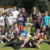 15 Kinder und Jugendliche wollten das Bogenschießen von Patricia und Finn Geißler (hintere Reihe, Mitte) lernen.