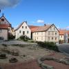 An dieser Stelle auf dem künftigen Dorfplatz in Eichfeld soll der historische Torbogen aus dem Jahr 1612 aufgestellt werden. Bis vor kurzem stand auf dem Platz ein altes Wohn- und Geschäftshaus, das die Stadt käuflich erwarb. An dieser Stelle auf dem künftigen Dorfplatz in Eichfeld soll der historische Torbogen aus dem Jahr 1612 aufgestellt werden. Bis vor kurzem stand auf dem Platz ein altes Wohn- und Geschäftshaus, das die Stadt käuflich erwarb.