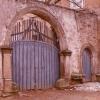 So sahen das Tor und die Tür mit ihren steinernen Rundbogen im Eichfelder Dorfzentrum früher aus. Im Rahmen der Dorferneuerung wird die Kombination nach altem Vorbild wieder aufgebaut. So sahen das Tor und die Tür mit ihren steinernen Rundbogen im Eichfelder Dorfzentrum früher aus. Im Rahmen der Dorferneuerung wird die Kombination nach altem Vorbild wieder aufgebaut.