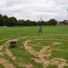 15 Helfer reparierten am Dienstagnachmittag den von einem unbekannten Fahrzeug in der Nacht zuvor verwüsteten Fußballplatz in Sommerach.