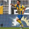 Hier freut sich Orhan Ademi (rechts) über sein erstes Saisontor gegen Jena. In der Startelf stand der Ex-Kickers-Stürmer seit seinem Wechsel nach Braunschweig bei einem Drittliga-Spiel allerdings noch nicht.