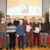Auf dem Bild sind (v. l.) Pfarrer Thomas Eschenbacher, Matthias Schlereth, Karl-August Schlereth, Heinz Ziegler, Peter Uebel, Edgar Heidelmeier, Martin Panhans, Josef Marterstock, Michael Krapf, Erich Ohmert, Gerhard Becker und Vorsitzender Markus Schneider.