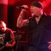 Energiegeladen: Roger Miret ist die Stimme von Agnostic Front, Gitarrist Vinnie Stigma (links) hat die New Yorker Hardcore-Formation gegründet.