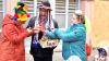 Beim Krachmacherzug des Bilhildiskindergartens an Weiberfasching wurde Veitshöchheims Bürgermeister Jürgen Götz seine Krawatte los.