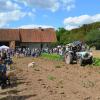 Beim FreiLandFest im Freilandmuseum Fladungen können Besucher auch in der Landwirtschaft helfen. Beim FreiLandFest im Freilandmuseum Fladungen können Besucher auch in der Landwirtschaft helfen.