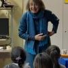 Karola Graf begeisterte mit ihren Erzählungen die Erstklässler an der St.-Hedwig-Grundschule Kitzingen. Karola Graf begeisterte mit ihren Erzählungen die Erstklässler an der St.-Hedwig-Grundschule Kitzingen.