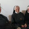 Drei der vier Bamberger Franziskusschwestern in ihrem Refektorium: (von links) Oberin  Claudia Hink, Dolores Tacz und Hildegard Braun.
