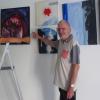"Spurensuche" nennt der ehemalige Würzburger Domkapitular und Künstler Jürgen Lenssen (rechts im Bild) die Ausstellung die er mit Norbert Lehnert im Jakobushaus vorbereitet und die am Vorabend des Marktfest in Gaukönigshofen eröffnet wird.