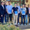 Die beiden Geschäftsführer gratulierten zur erfolgreich abgeschlossenen Ausbildungen (von links):  Roland Göpfert, Peter Omert , Christoph Hergenhan, Nicolas Feder, Julian Heinrich, Mika Heim, Yanneck Zöllner, Andreas Hartung, Martin Reußenzehn und Joachim Schärtl.
