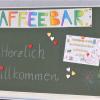 Schon am Eingang wurden die Gäste mit dieser Tafelanschrift freundlich empfangen, um ihren Kaffee und Kuchen im Franziskusgarten zu genießen.