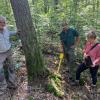 Außenaufnahmen für den Waldzustandsbericht 2023: Forstgutachter Stefan Götz und seine Mitarbeiterin Julia Ackermann sind seit Wochen quer durch Unterfrankens Wälder unterwegs, um dessen Zustand zu erfassen. Das Bild zeigt sie zusammen mit Wolfgang Grimm vom AELF-Kalstadt an einem Aufnahmepunkt im Stadtwald von Lohr. Außenaufnahmen für den Waldzustandsbericht 2023: Forstgutachter Stefan Götz und seine Mitarbeiterin Julia Ackermann sind seit Wochen quer durch Unterfrankens Wälder unterwegs, um dessen Zustand zu erfassen. Das Bild zeigt sie zusammen mit Wolfgang Grimm vom AELF-Kalstadt an einem Aufnahmepunkt im Stadtwald von Lohr.