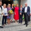 Wolfgang Reinhart, Swantje Popp und Nadine Veit, Manuela Grau, Elisabeth Krug, Heike Kuhn, Peter Hettig und Anette Schmidt (von links) beim Jubiläum des Hauses.