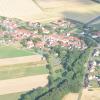 Weit mehr Verkehr als üblich strömt derzeit durch das Dorf am Fuße der Rhön, das diesmal beim Sommerrätsel gesucht wird.
