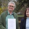 Jubilar Bruno Heuer mit der kommissarischen Schulleiterin Sigrid Böhrer.