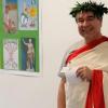 Lehrer Justus Finkel präsentierte sich als Römer in Toga.