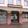 Das Gemündener Eiscafé Cortina am Marktplatz ist derzeit noch geschlossen wegen eines Schadens, der behoben werden muss.