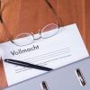Eine Vollmacht für finanzielle Angelegenheiten wird von Experten empfohlen.