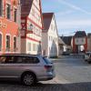 In Markt Einersheim werden vom Unternhemen Glasfaser plus Glasfaserkabel für schnelles Internet verlegt.