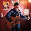 Der Lohrer Musiker Georg Fath hat einen monatlichen Gitarrenstammtisch im Café Mann initiiert. Hier eröffnet er regelmäßig die Abende musikalisch. Jetzt hat er zwei eigene Songs veröffentlicht.