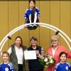 Claudia Renz, Brigitte Brauner, Ruth Reinfurt (Klaus Reinfurt Stiftung) und Kinder der TGW.