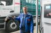 "Schönster Arbeitsplatz der Welt": Fahrer Daniel Metzger vom Stahlhändler Kloeckner in Würzburg schwärmt vom neuen Elektro-Lastwagen. Aufladen kann er ihn auf dem Werksgelände an der Ladesäule. "Schönster Arbeitsplatz der Welt": Fahrer Daniel Metzger vom Stahlhändler Kloeckner in Würzburg schwärmt vom neuen Elektro-Lastwagen. Aufladen kann er ihn auf dem Werksgelände an der Ladesäule.