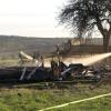 Die Feuerwehr konnte beim Brand eines Heuunterstandes in Trossenfurt ein Übergreifen der Flammen auf angrenzende Bäume und auf einen in der Nähe abgestellten landwirtschaftlichen Anhänger erfolgreich verhindern.