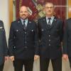 Die Feuerwehr Westheim hat einen neuen Kommandanten samt Stellvertreter. Von links: Kreisbrandmeister Elmar Eisenmann, stellvertretender Kommandant Daniel Wendel und  Kommandant Christian Hartmann. Zu den ersten Gratulanten gehörte Bürgermeister Armin Warmuth.