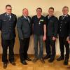 Auf dem Foto von links: Stellvertretender Kommandant André Endreß, stellvertretender Kommandant Lukas Pfeuffer, KBI Karsten Ott, 1. Vorsitzender Josef Häußlein, KBR Michael Reitzenstein, 1. Kommandant Alois Metzger,1. Bürgermeister Peter Juks.