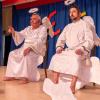 „Wie bist denn Du gestorben?“, philosophieren Alfred Bils und Stefan Zebisch als Engel auf den Wolken. „Wie bist denn Du gestorben?“, philosophieren Alfred Bils und Stefan Zebisch als Engel auf den Wolken.