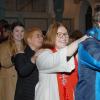 Zum Abschluss des Jugendgottesdienstes ging es quer durch Kirche: Die neue Dekanatsjugendreferentin Alena Willner hatte wie die Gottesdienstbesucher Spaß.