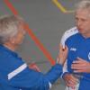 Gesprächsbedarf haben die Segnitzer Franz Hoffmann (links) und Karl-Heinz Mark, doch sie konnten das vorzeitige Ausscheiden ihrer Mannschaft im Viertelfinale nicht verhindern.