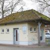 Das Toilettenhäuschen an der Lohrer Mainlände ist seit Jahren außer Betrieb. Die Stadt plant nun einen Ersatzbau in Modulbauweise.