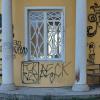 Vandalismus am Schellenhäuschen. Inzwischen wurde bereits begonnen, die Schäden zu beseitigen.