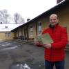 Das Gelchsheimer Schulhaus wurde am 25.Januar 1953 eingeweiht.
In der damaligen Festschrift, in der Bürgermeister Roland Nöth blättert, ist
die Freude über das "Musterschulhaus" nachzulesen. Das Gelchsheimer Schulhaus wurde am 25.Januar 1953 eingeweiht.
In der damaligen Festschrift, in der Bürgermeister Roland Nöth blättert, ist
die Freude über das "Musterschulhaus" nachzulesen.