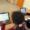 Im Bild Grundschulkinder am Schachcomputer. Im Bild Grundschulkinder am Schachcomputer.