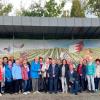 In das Panoramabild am "terroir f "Nordheim mit seinen Weinpersönlichkeiten fügen sich die  "Generation plus" Persönlichkeiten aus dem Schwarzacher Becken  mit ein. In der Bildmitte: Diakon Lorenz Kleinschnitz.