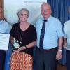 Astrid Limpert erhielt die Auszeichnung des BLSV-Bezirks Unterfranken als Kreissiegerin 2021. Auf dem Foto: Klaus Greier (BLSV Kreisvorsitzender Rhön-Grabfeld), Astrid Limpert, Karl-Heinz Hübner (stv. BLSV Bezirksvorsitzender Unterfranken), Günther Jackl (BLSV Bezirksvorsitzender Unterfranken).