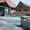 Noch eine große Baustelle: Der neue Dorfplatz in Trappstadt nimmt langsam, aber sicher Gestalt an.