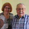 Der Münsterschwarzacher Rudolf Schmitt freute sich an seinem 85. Geburtstag über die Glückwünsche von Schwarzachs zweiter Bürgermeisterin Johanna Sendner.