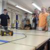 Feingefühl an der Tastatur gefragt: Hier wird ein kleines Roboterauto ferngesteuert. Feingefühl an der Tastatur gefragt: Hier wird ein kleines Roboterauto ferngesteuert.