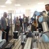 Kollege Roboter: Beim Rundgang gab es unter anderem einen umgänglichen "Cobot" zu sehen, der kein Schutzgehäuse braucht. Kollege Roboter: Beim Rundgang gab es unter anderem einen umgänglichen "Cobot" zu sehen, der kein Schutzgehäuse braucht.