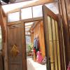 Ihren Wintergarten hat Jennifer Weidle selbst geplant und mit alten Fenstern und Türen sowie Holz aus dem Spessart gebaut. Ihren Wintergarten hat Jennifer Weidle selbst geplant und mit alten Fenstern und Türen sowie Holz aus dem Spessart gebaut.