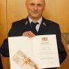 Norbert Gensler von der Feuerwehr Bischofsheim ist der erste Feuerwehrmann im Landkreis Rhön-Grabfeld, dem die Ehrung für 50 Jahre aktiven Feuerwehrdienst überreicht wurde. Norbert Gensler von der Feuerwehr Bischofsheim ist der erste Feuerwehrmann im Landkreis Rhön-Grabfeld, dem die Ehrung für 50 Jahre aktiven Feuerwehrdienst überreicht wurde.