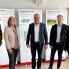 Über die Ausstellungseröffnung freuen sich (von links) Stefan Dürr, Karen Heußner, Thomas Eberth,  Matthias Merkl und Walter Irlinger.