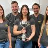 Das Regiolux-Team gewann das Unternehmensplanspiel des Bildungswerks der bayerischen Wirtschaft auf Landesebene. Von links: Betreuerin Rahel Diem mit den Azubis Luca Herbst, Rebekka Kelle, Markus Pickel und Celine Attrot.