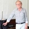 Bei Musikschulleiter Mathias Weis (63) holten sich die Kinder den Stempel für die Station Klavier ab.