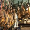 In Spanien gibt es kaum noch Corona-Beschränkungen. In öffentlichen Innenräumen gilt aber weiterhin eine Maskenpflicht. In Spanien gibt es kaum noch Corona-Beschränkungen. In öffentlichen Innenräumen gilt aber weiterhin eine Maskenpflicht.