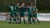 Der TSV Großbardorf hat beim TSV Abtswind mit 4:1 gewonnen. Hier beglückwünschen seine Mitspieler den Torschützen zum 1:1, Osama Alawami (Nummer 5).