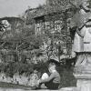 Der ursprüngliche Brückenheilige auf einer Aufnahme aus der Zeit vor 1949. Mit dem Abriss der ehemals romanischen Brücke verkaufte man die Heiligenfigur nach Bayern.