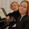 Musizieren am Karfreitag in Markt Einersheim: Amelie Kraus (vorne) und Ariane Metz-Kraus.